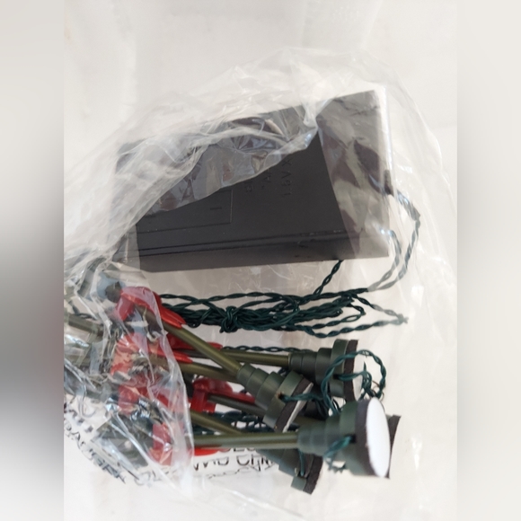 Thomas Kinkade Hawthorne Village From the Heart Gifts - Picture 7 of 7